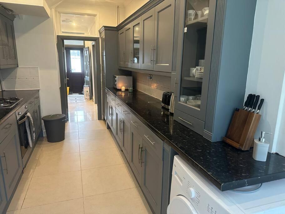 5 Bedroom House Se6 London Exteriör bild